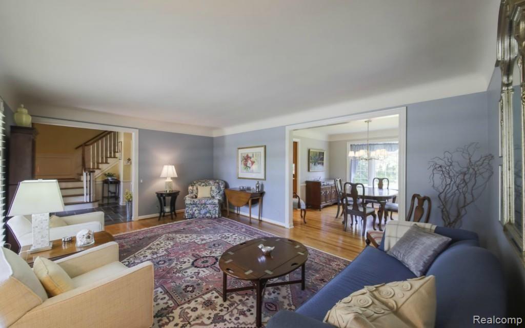 636 Cook Road Grosse Pointe Woods, MI 48236 - Photo 11 of 33