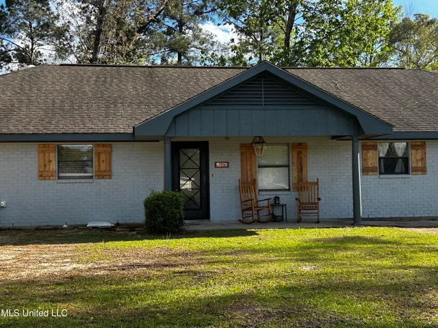 $370,000 | 705 East Lakeshore Drive, Carriere, MS 39426