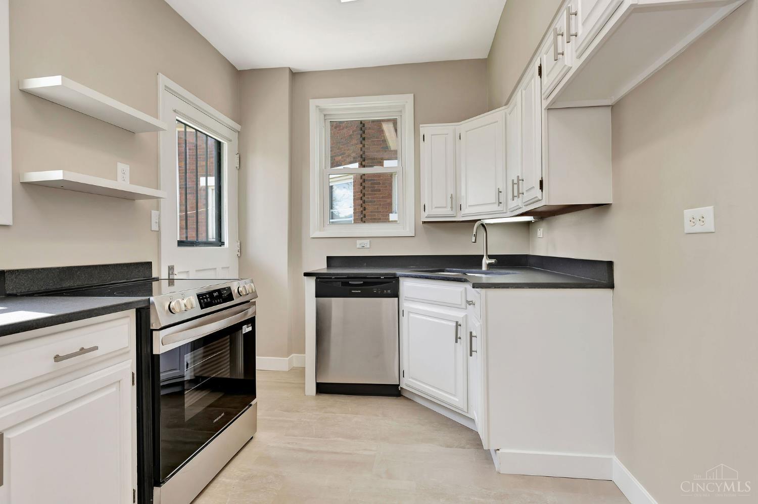 2429 Park Avenue Cincinnati, OH 45212 - Photo 16 of 40