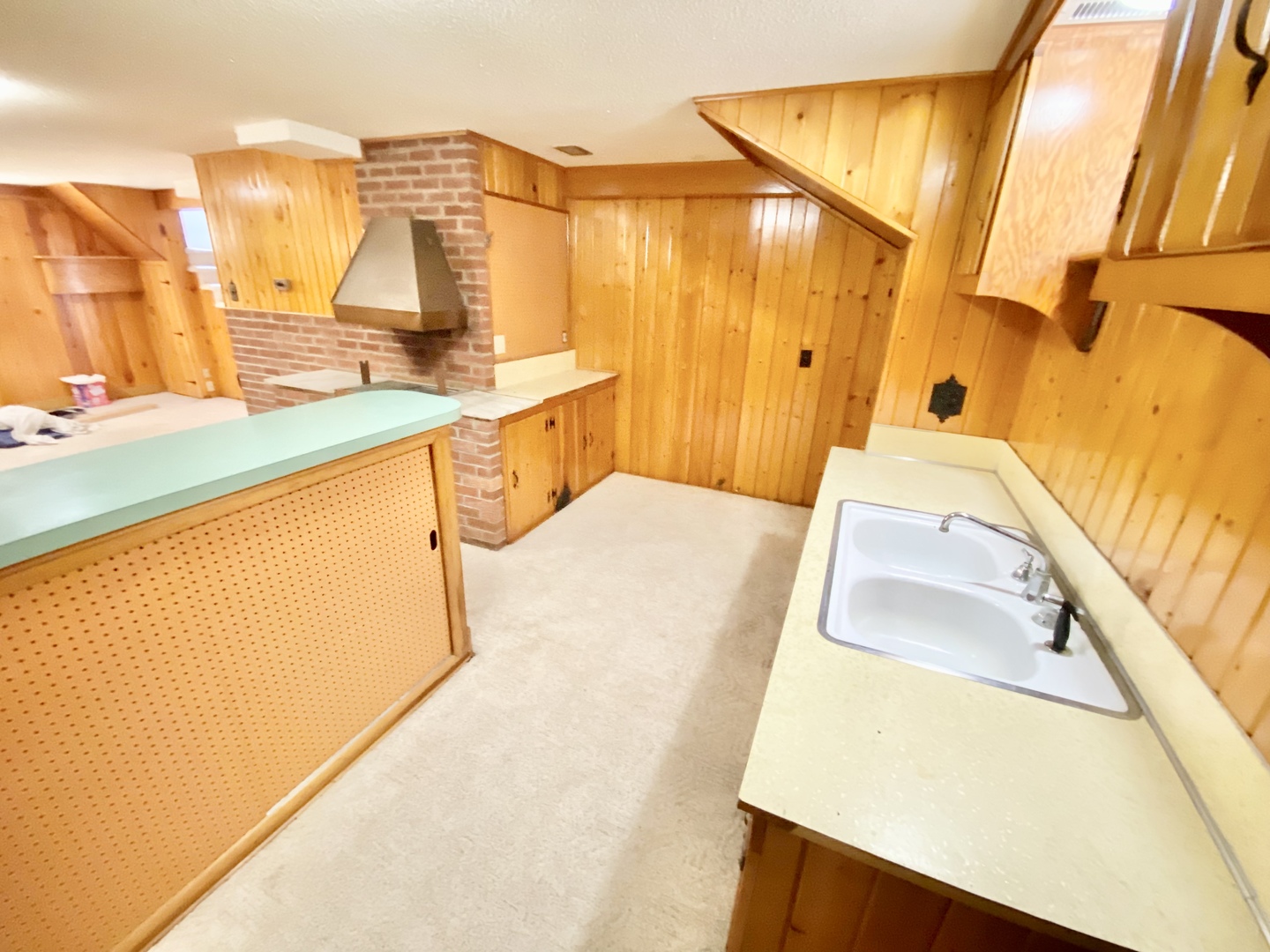 322 West Morgan Street Dixon, IL 61021 - Photo 18 of 20 a view of walk in closet with swimming pool