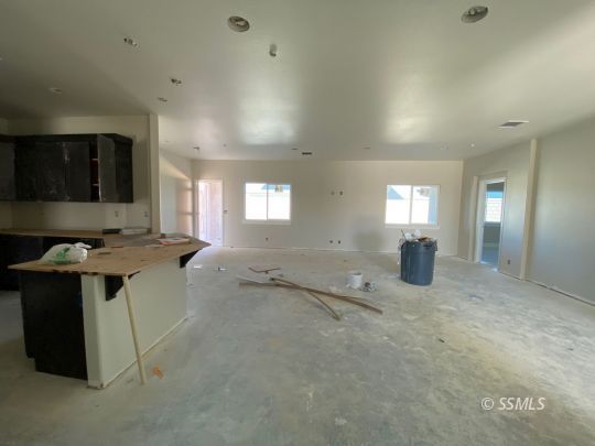 1112 Via Flore Way Ridgecrest, CA 93555 - Photo 4 of 11