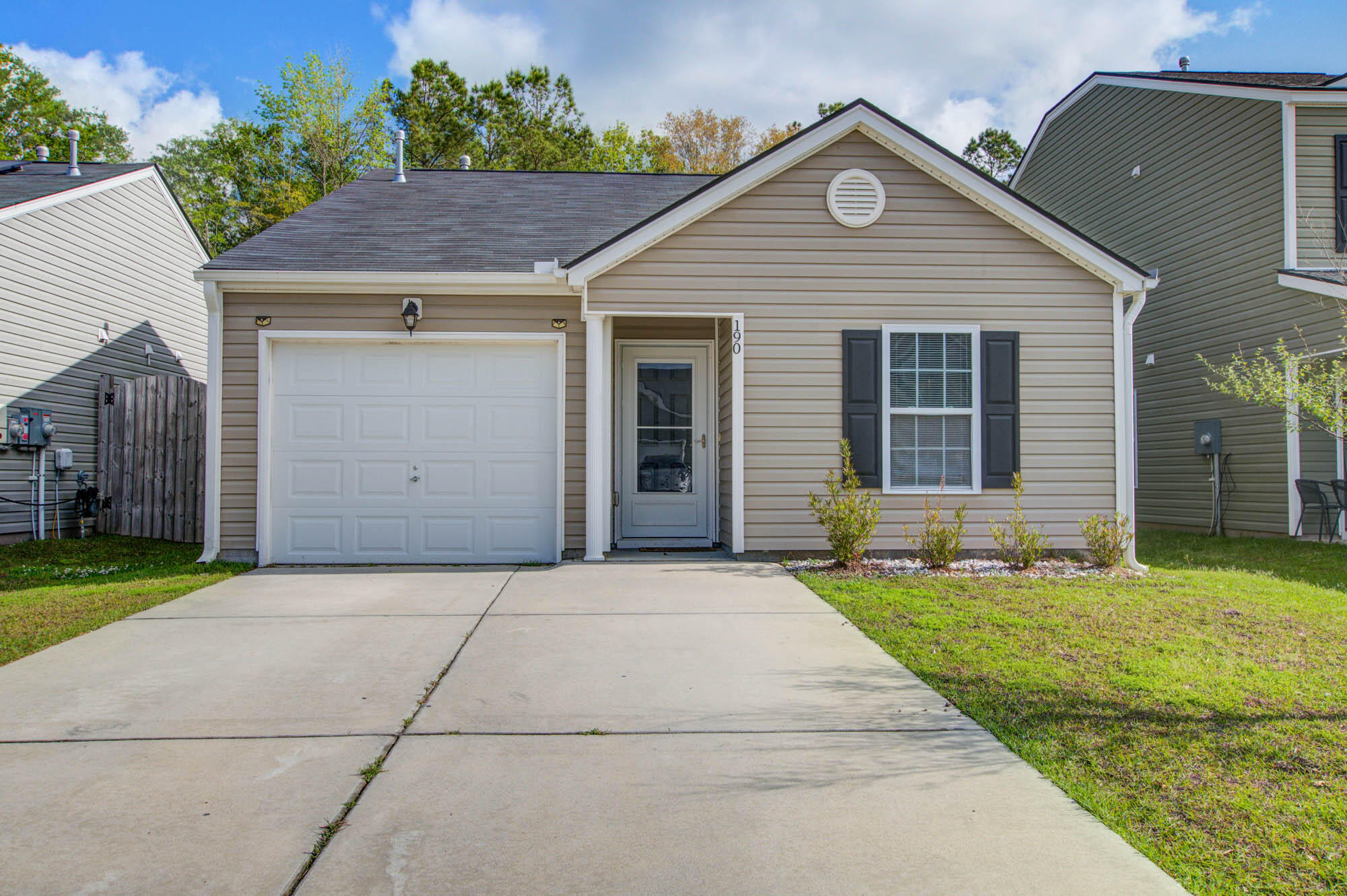 190 Brittondale Road Summerville, SC 29485 - Photo 1 of 20 190 Brittondale (1)