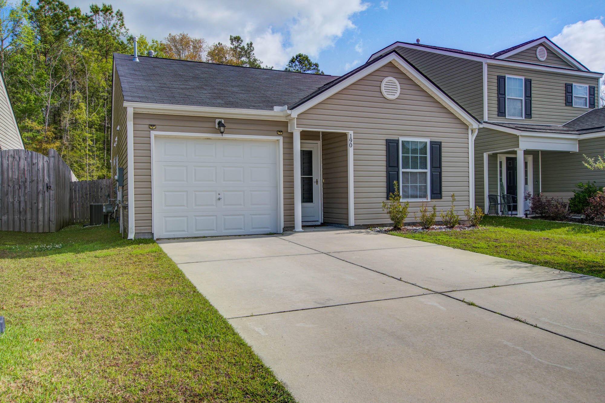 190 Brittondale Road Summerville, SC 29485 - Photo 3 of 20 190 Brittondale (3)