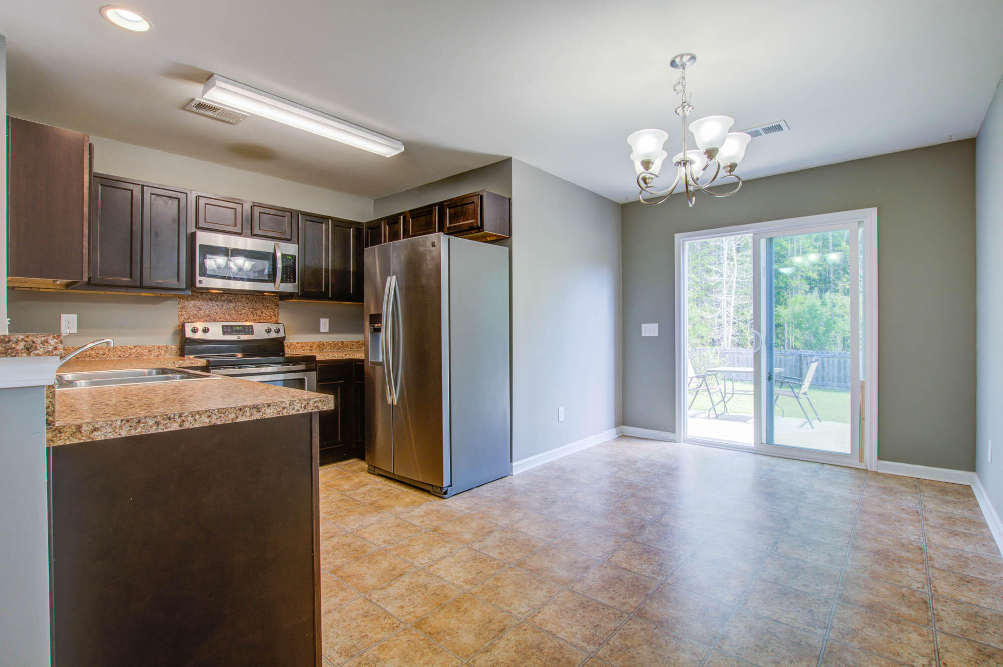 190 Brittondale Road Summerville, SC 29485 - Photo 8 of 20 190 Brittondale (8)