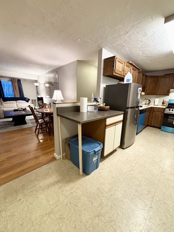 189 Littleton Road, Unit 59 Chelmsford, MA 01824 - Photo 6 of 17 a living room with furniture and a flat screen tv