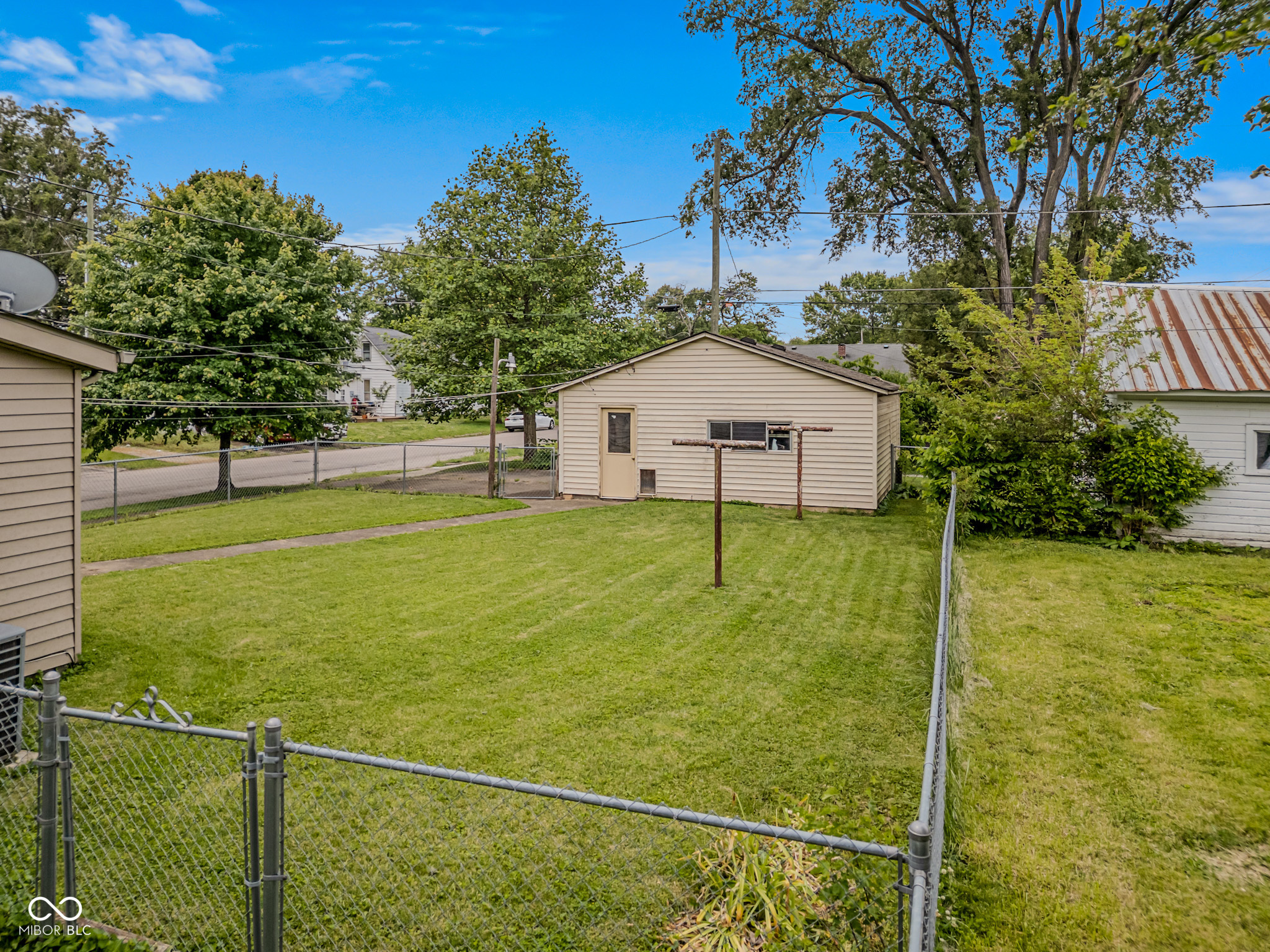 1902 Gilmore Street Columbus, IN 47201 - Photo 4 of 24