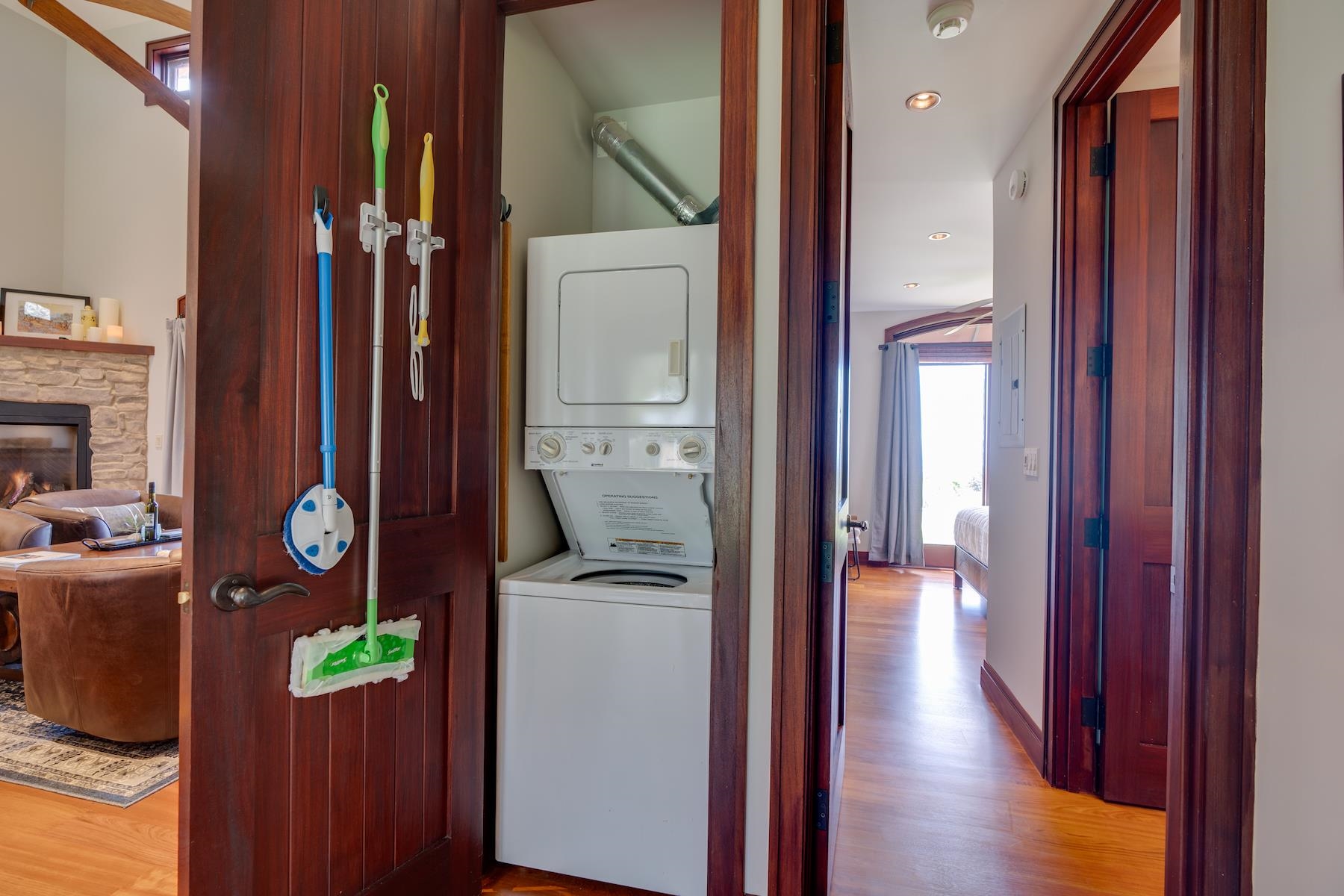 707 Calasa Road Kula, HI 96790 - Photo 20 of 50 a view of hallway with washer and dryer