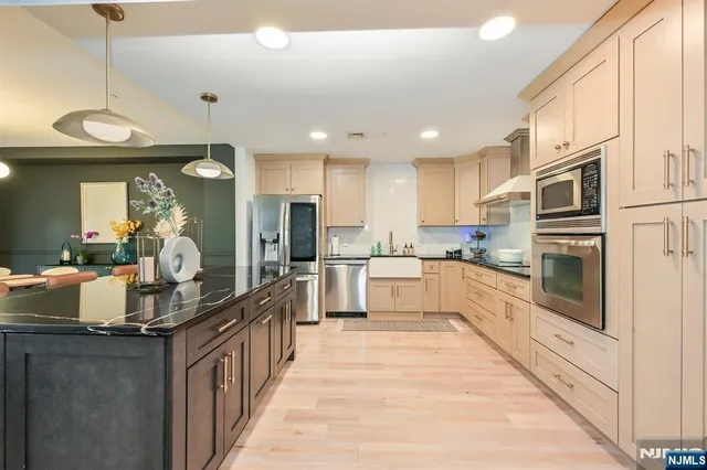 $6,200 | 207 Shearwater Court East, Unit 14, Jersey City, NJ 07305