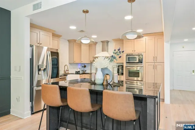 $6,200 | 207 Shearwater Court East, Unit 14, Jersey City, NJ 07305