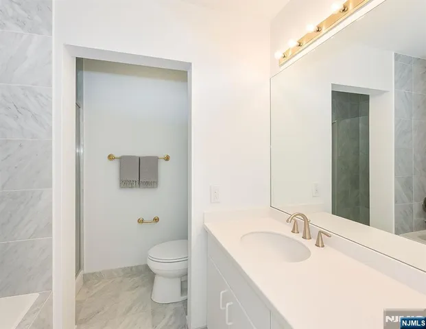 $6,200 | 207 Shearwater Court East, Unit 14, Jersey City, NJ 07305