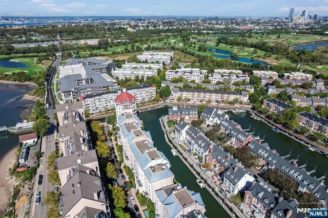 $6,200 | 207 Shearwater Court East, Unit 14, Jersey City, NJ 07305