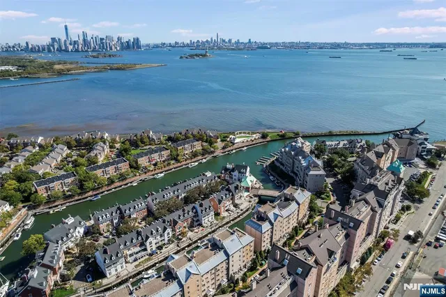 $6,200 | 207 Shearwater Court East, Unit 14, Jersey City, NJ 07305