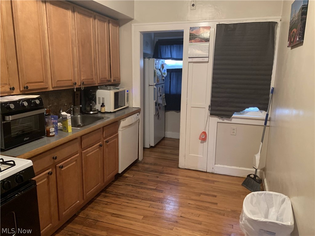 3634 Tullamore Road Cleveland, OH 44118 - Photo 4 of 35