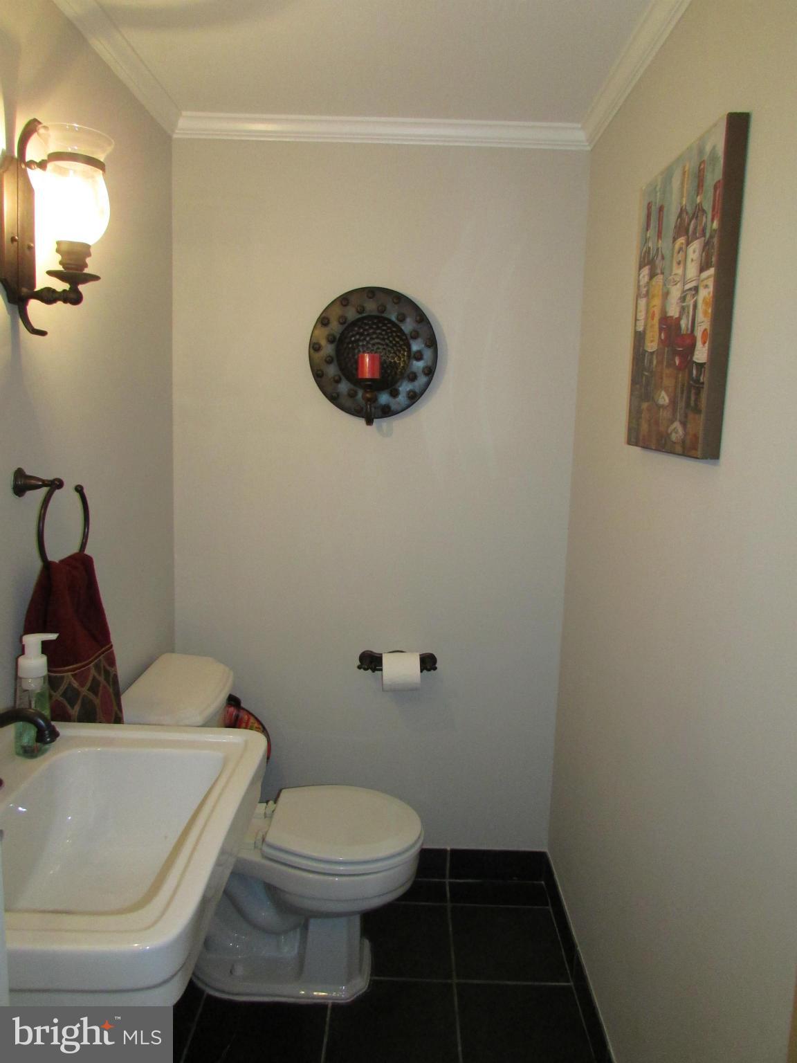 1418 Riverside Avenue Baltimore, MD 21230 - Photo 14 of 30 Main Level Powder Room