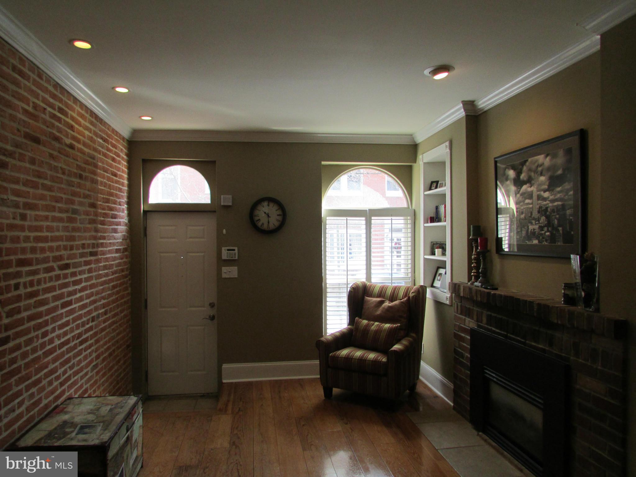 1418 Riverside Avenue Baltimore, MD 21230 - Photo 3 of 30 Living Room