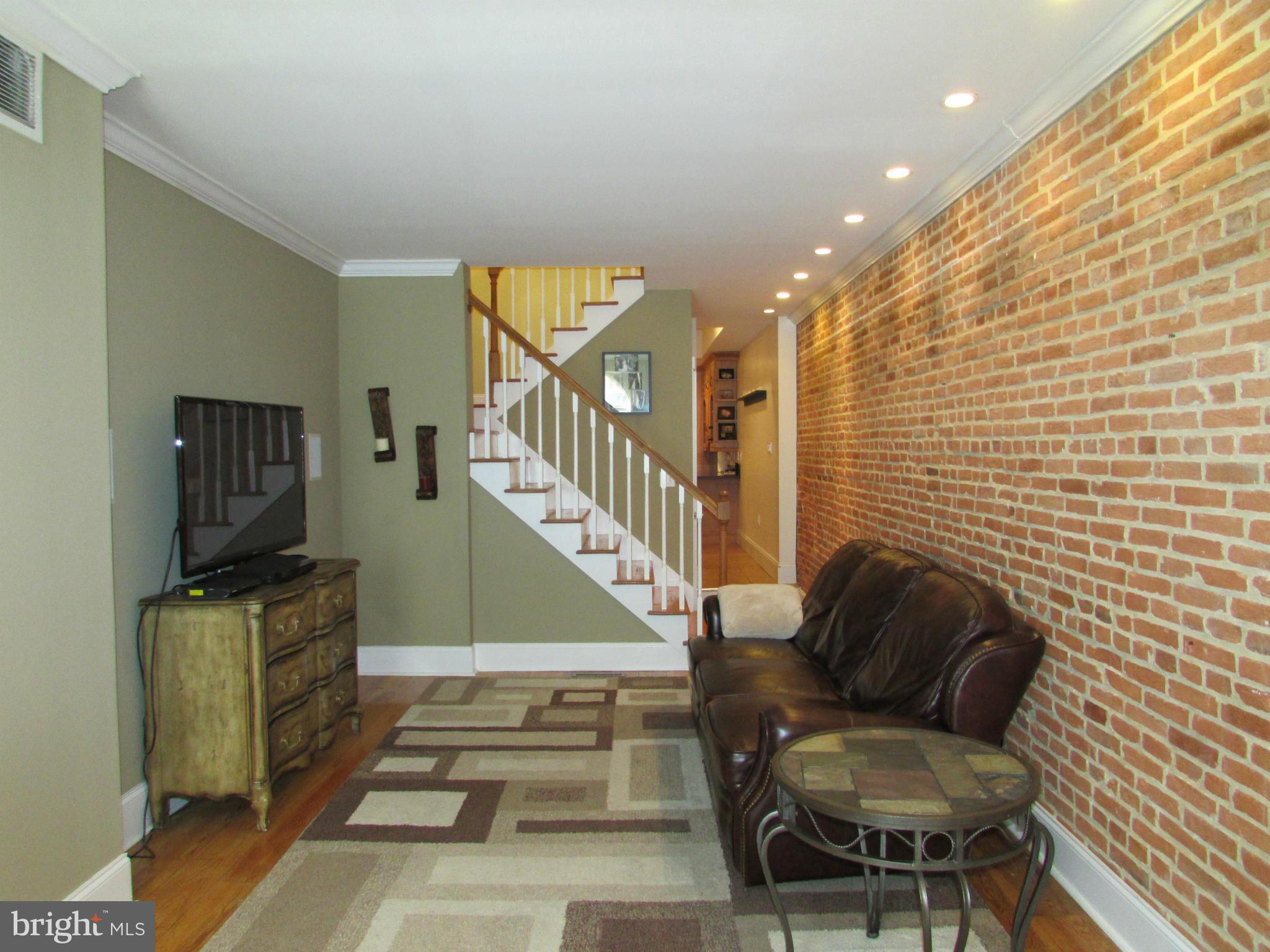 1418 Riverside Avenue Baltimore, MD 21230 - Photo 4 of 30 Living Room