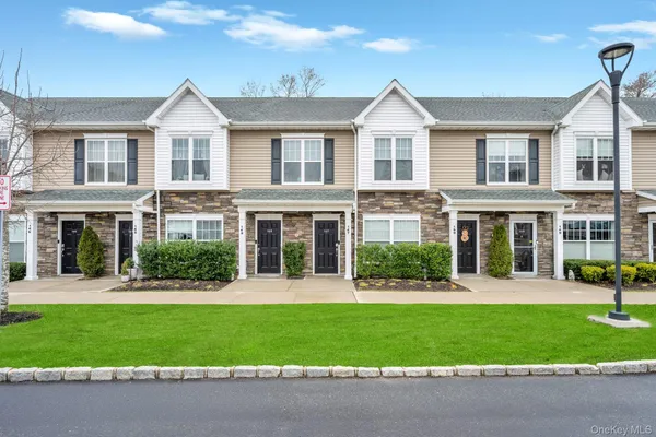 $524,500 | 147 Ashley Court, Central Islip, NY 11722