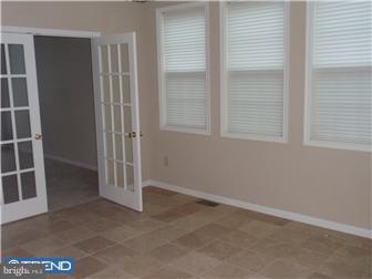48 River Run Lawnside, NJ 08045 - Photo 4 of 11 Library
