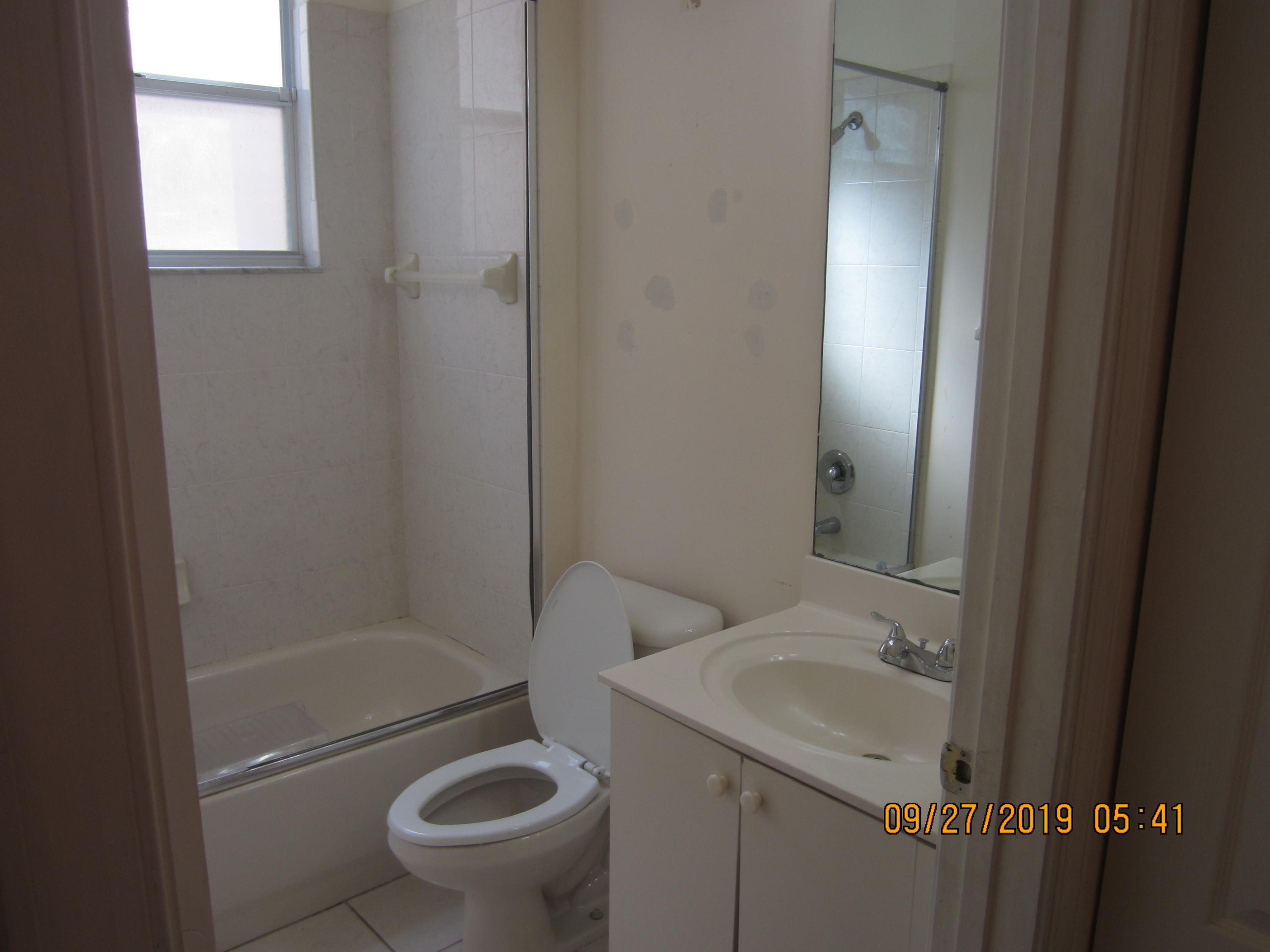 5701 Spanish River Road Fort Pierce, FL 34951 - Photo 10 of 33 Guest Bath