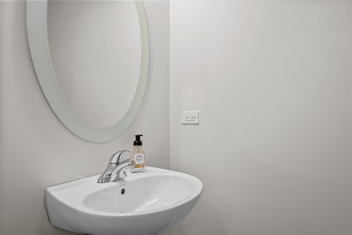 213 Prairie Street Elgin, IL 60120 - Photo 12 of 26 Gallery Image 12