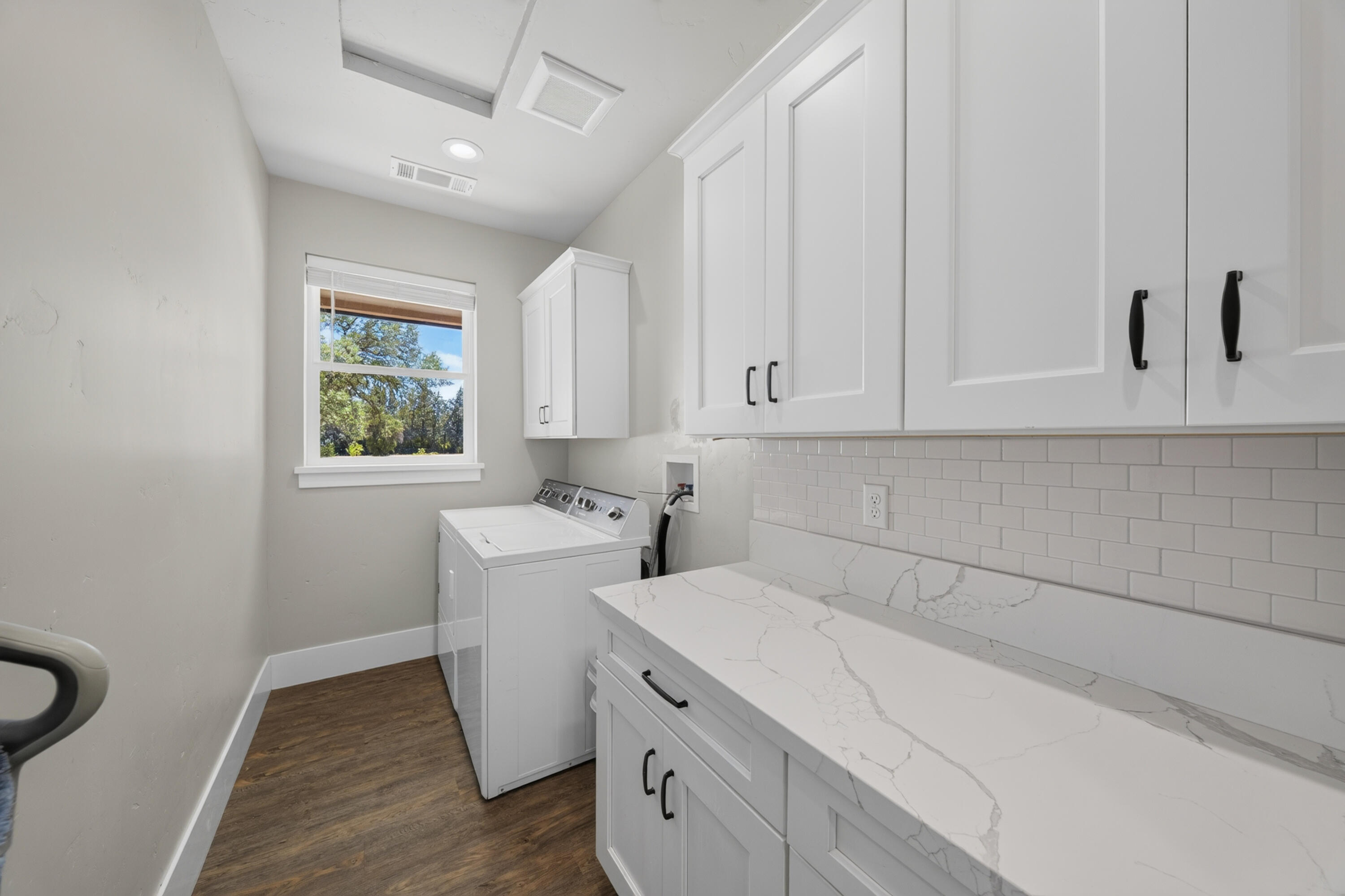 19720 Gas Point Road Cottonwood, CA 96022 - Photo 15 of 50 Laundry Room
