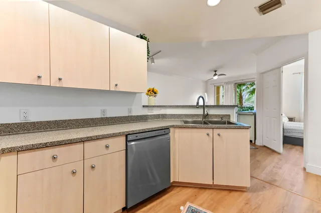 $2,700 | 1803 North Flagler Drive, Unit 204, West Palm Beach, FL 33407