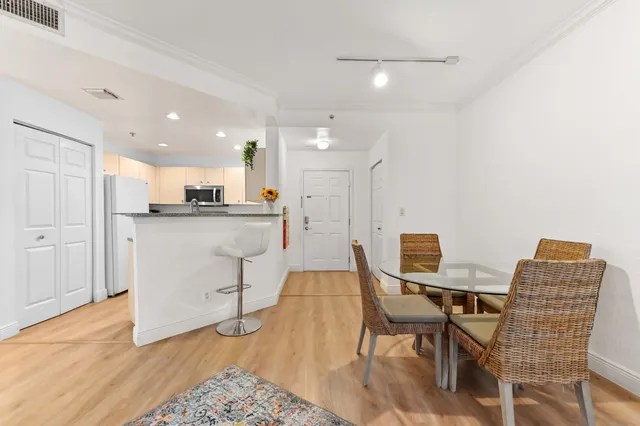 $2,700 | 1803 North Flagler Drive, Unit 204, West Palm Beach, FL 33407