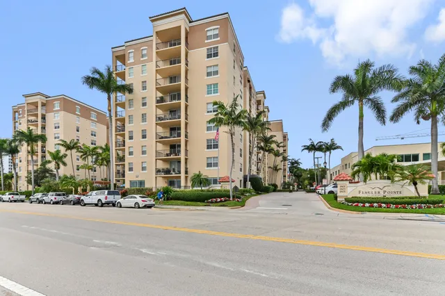 $2,700 | 1803 North Flagler Drive, Unit 204, West Palm Beach, FL 33407
