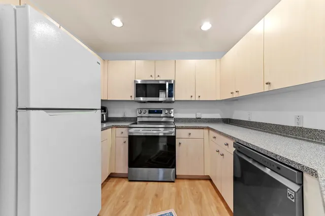 $2,700 | 1803 North Flagler Drive, Unit 204, West Palm Beach, FL 33407