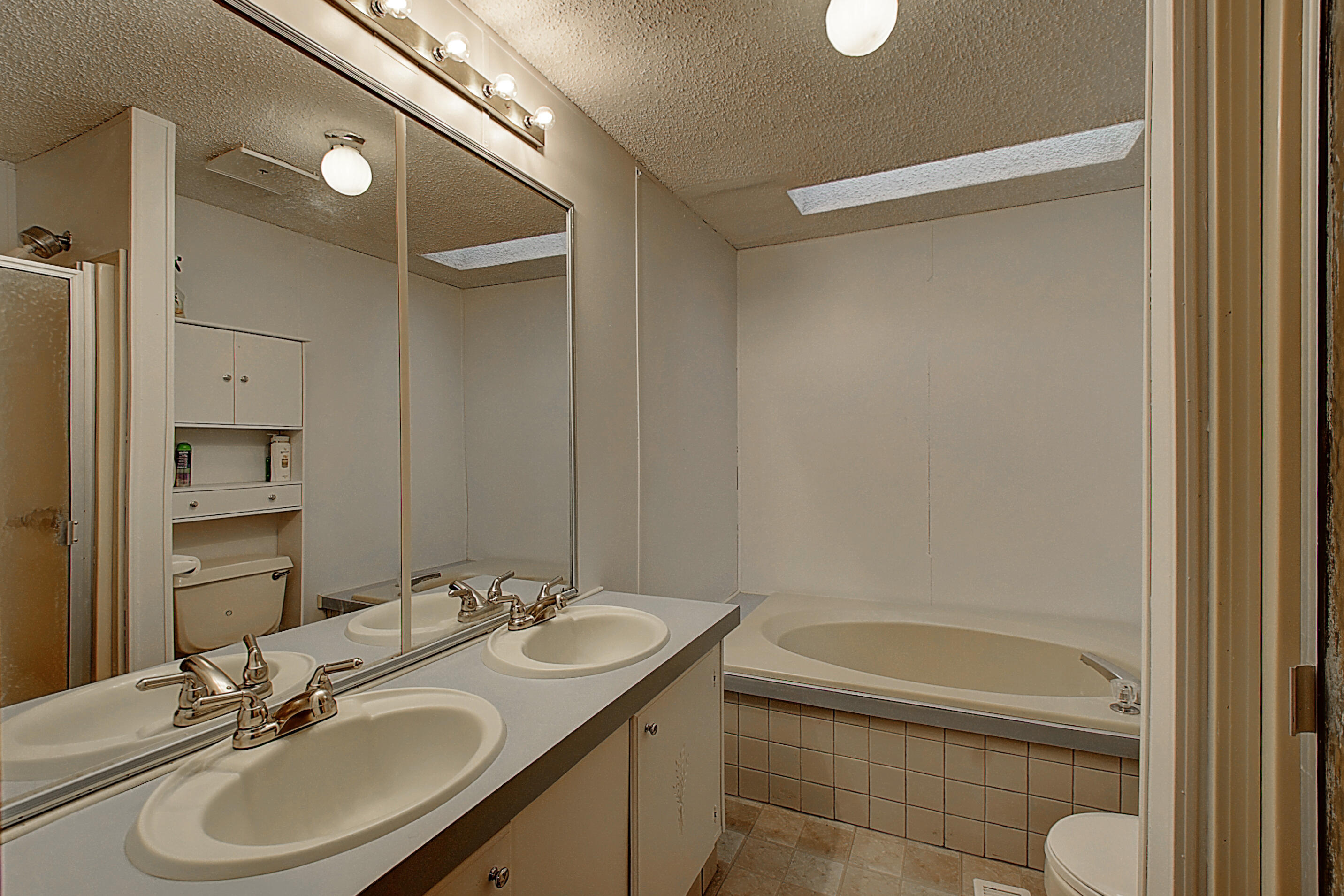 418 Horace Dillow Road Limestone, TN 37681 - Photo 32 of 57 primary bath with garden tub