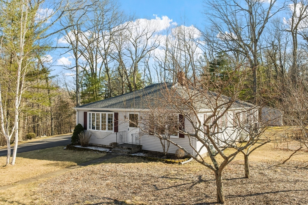 17 Siani Road Leicester, MA 01542 - Photo 4 of 28