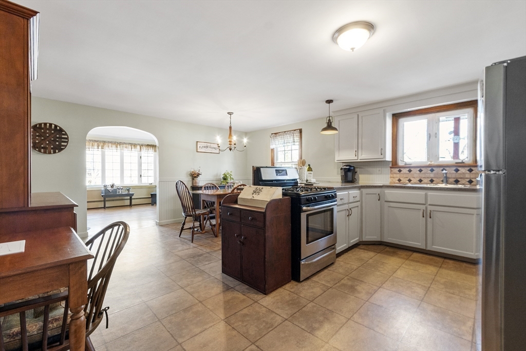 17 Siani Road Leicester, MA 01542 - Photo 9 of 28