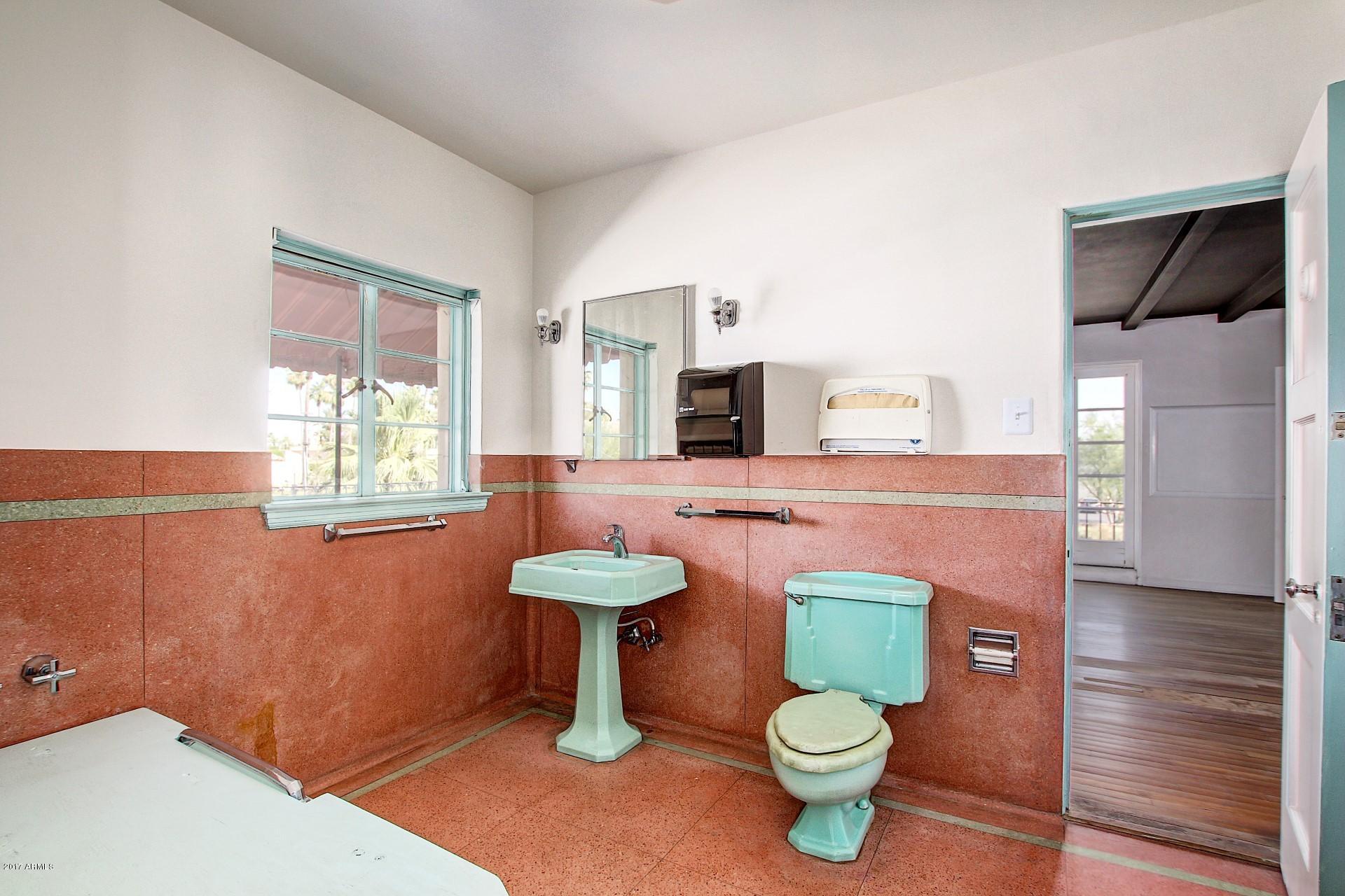 4848 East Thomas Road Phoenix, AZ 85018 - Photo 17 of 20 MH Upstairs Bath