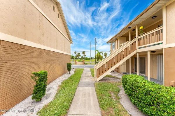 $1,200 | 132 Bristol Court, Melbourne, FL 32935