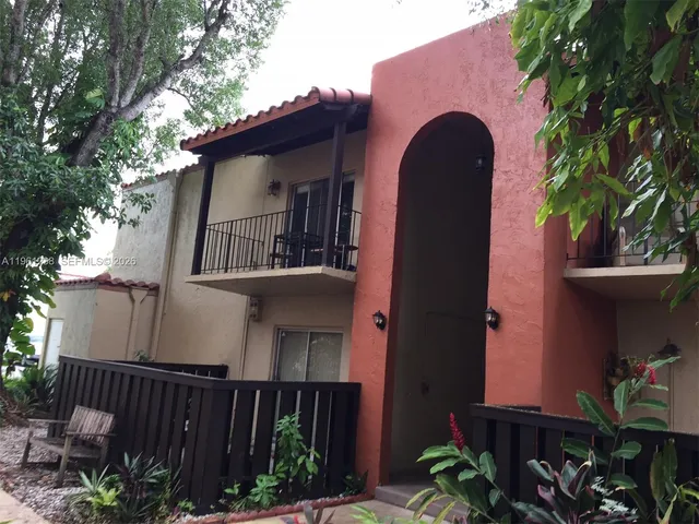 $2,400 | 10762 North Kendall Drive, Unit I9, Miami, FL 33176