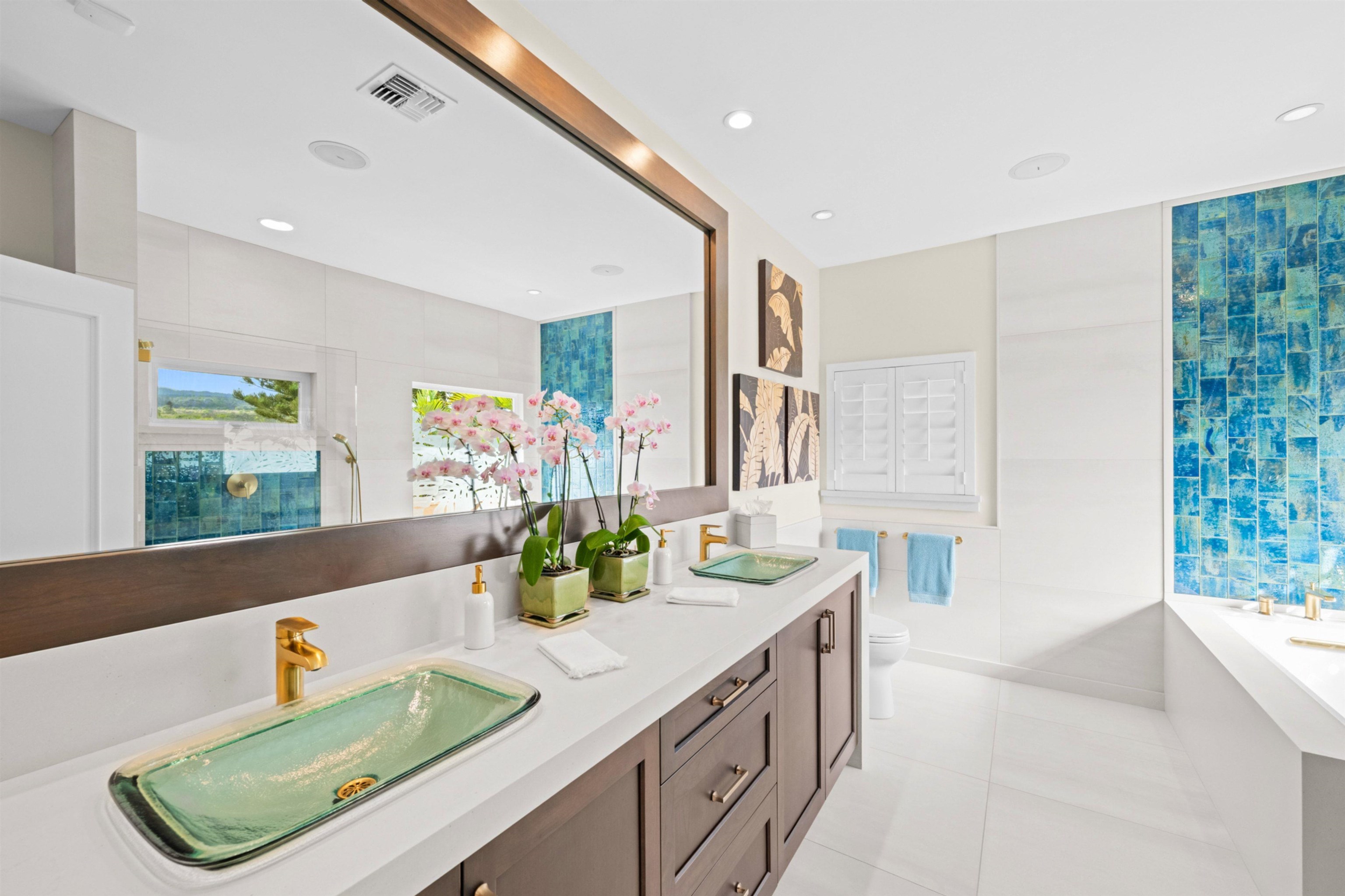 17 Kahana Ridge Place Lahaina, HI 96761 - Photo 24 of 50 a room with sink and window