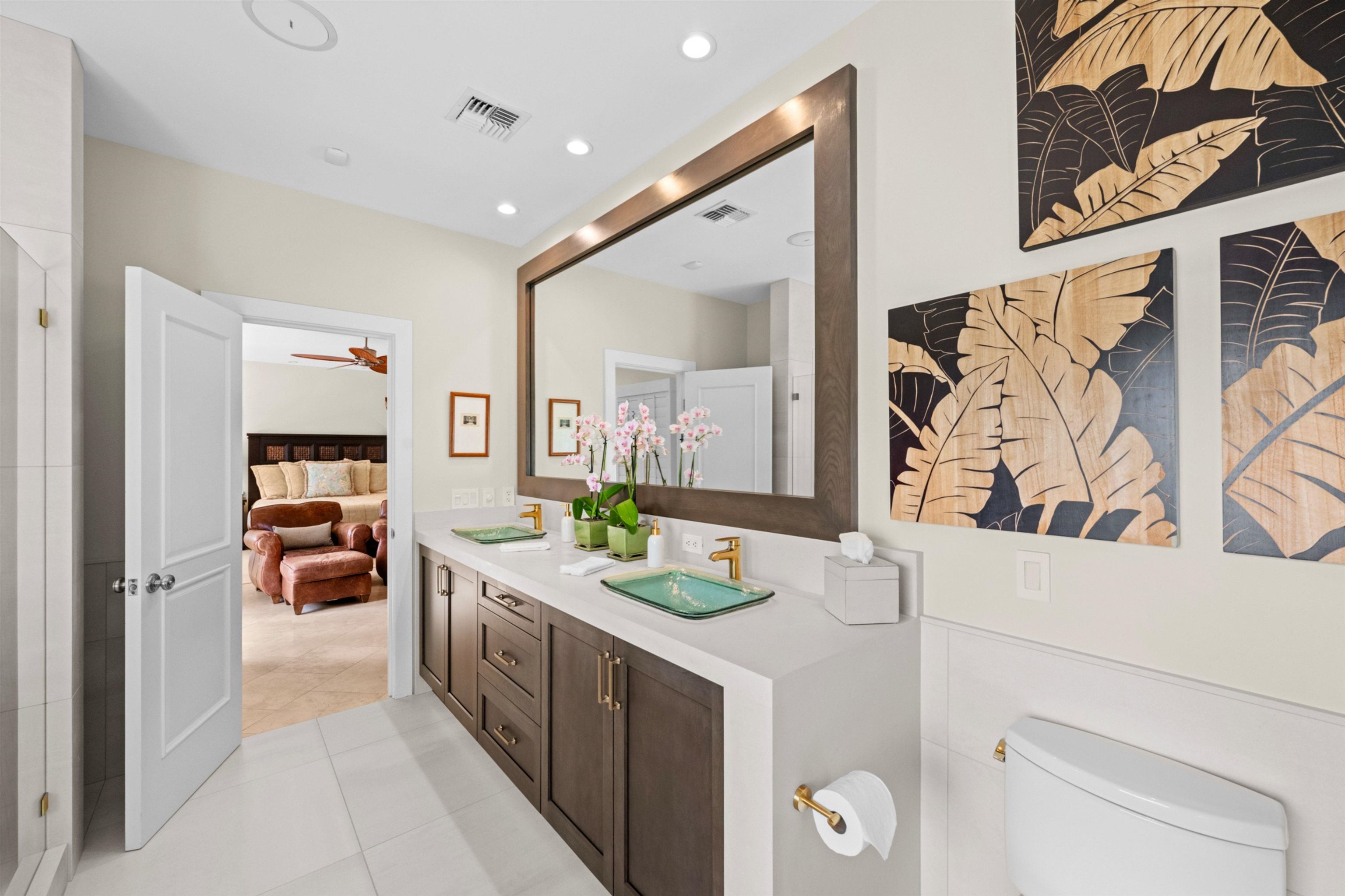 17 Kahana Ridge Place Lahaina, HI 96761 - Photo 25 of 50 a hallway with a sink and a white cabinets