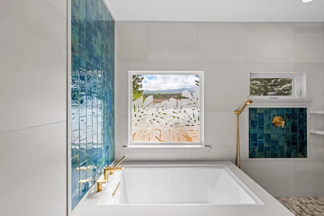 $2,888,000 | 17 Kahana Ridge Place, Lahaina, HI 96761