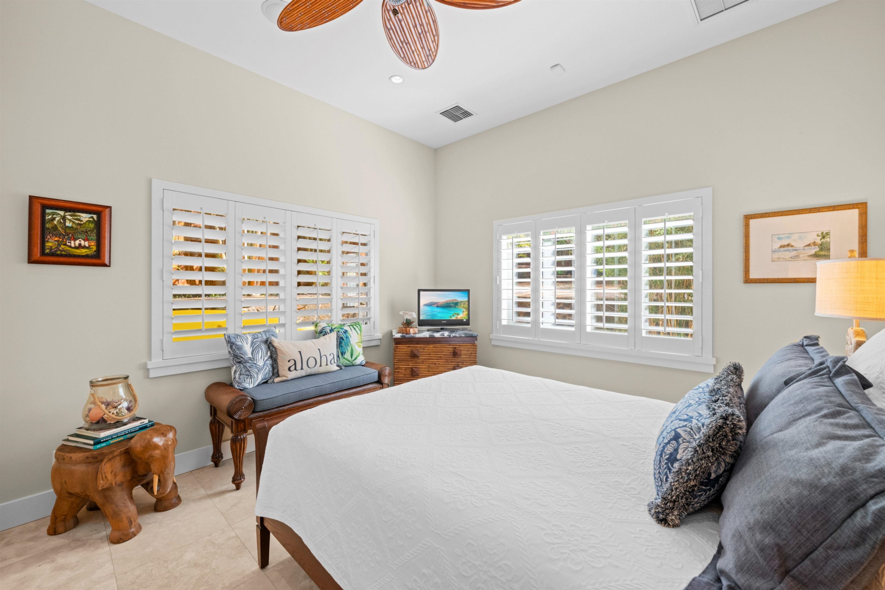 17 Kahana Ridge Place Lahaina, HI 96761 - Photo 34 of 50 a bed sitting in a bedroom next to a window