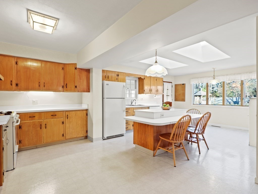 30 Sherwood Road Natick, MA 01760 - Photo 4 of 27 Gallery Image 4
