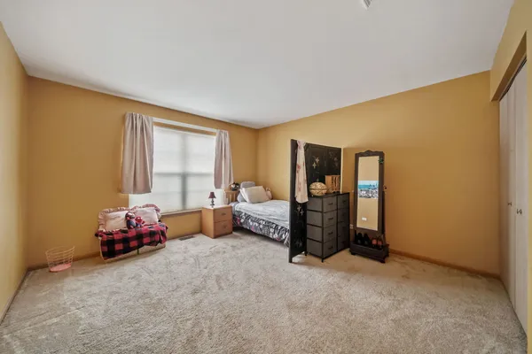 $289,900 | 1702 Fieldstone Drive North, Shorewood, IL 60404