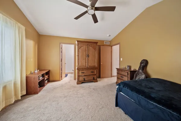 $289,900 | 1702 Fieldstone Drive North, Shorewood, IL 60404