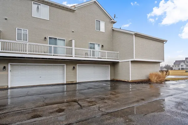$289,900 | 1702 Fieldstone Drive North, Shorewood, IL 60404