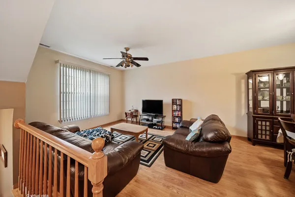 $289,900 | 1702 Fieldstone Drive North, Shorewood, IL 60404