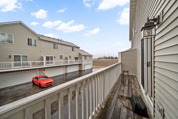 $289,900 | 1702 Fieldstone Drive North, Shorewood, IL 60404