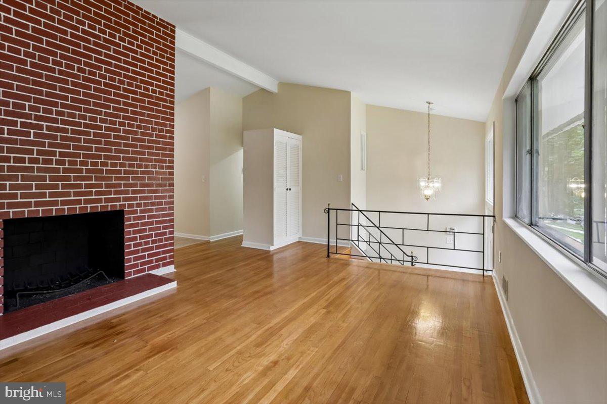 901 Kenbrook Drive Silver Spring, MD 20902 - Photo 4 of 45 Living Room & Foyer