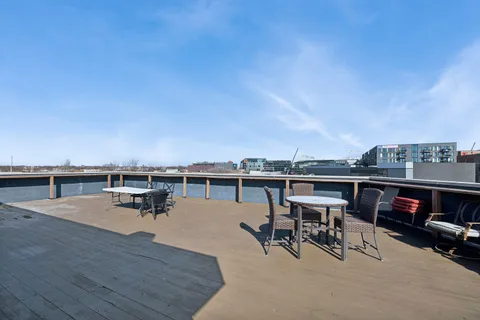 $4,950 | 1045 West Cornelia Avenue, Unit 102, Chicago, IL 60657