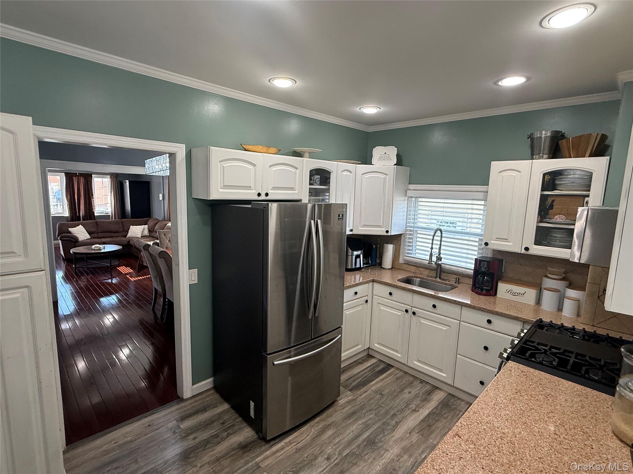 43 Dewitt Street Valley Stream, NY 11580 - Photo 12 of 40