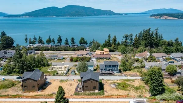 $1,299,000 | 3714 West 3rd Street, Anacortes, WA 98221