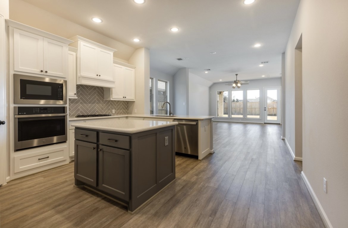 5034 Morrison Drive Manvel, TX 77578 - Photo 6 of 36 Island kitchen